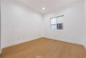 31831094