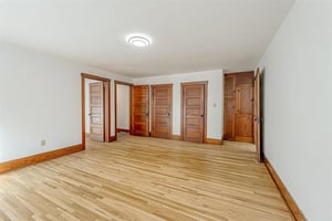 29947934