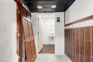 30085640