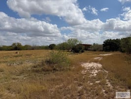 30105663