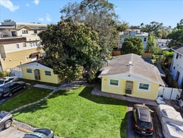 30566333