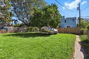 30566322