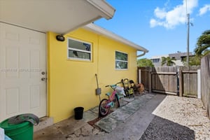 30566306