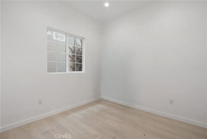 30730516
