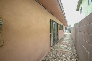 32693073