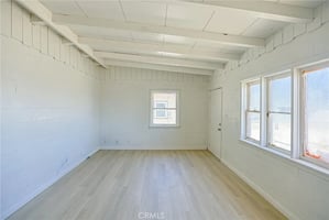 32983180