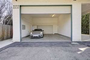 31718661