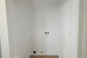 30886572