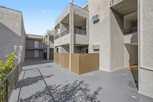 31647864