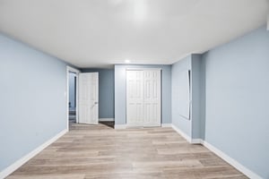31095105