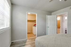 31091313
