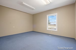 31105618