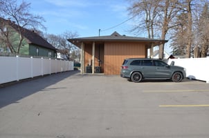 31673884