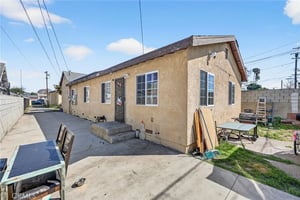 32301633