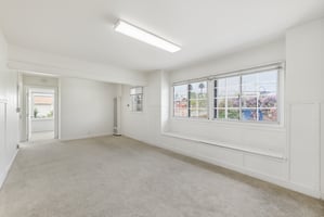 31393102