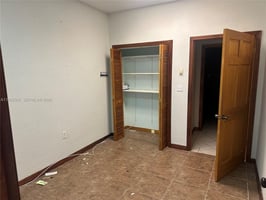 31431047