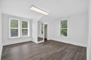 33580698