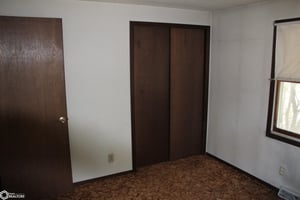 31527918