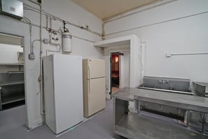 33581610