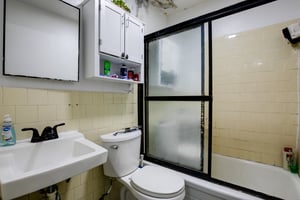 31562571