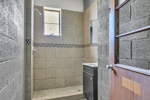 31563908