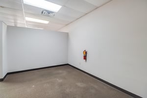 31569880