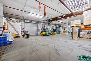31572105