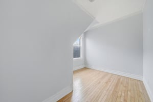 31597315
