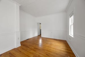 31575698