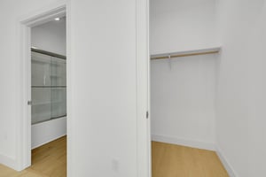 31576806