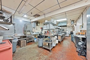 31581042