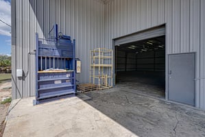 31583000