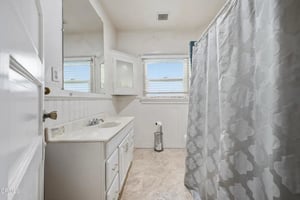 31590076