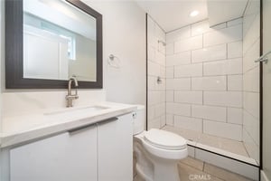 31590328
