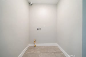 31590319