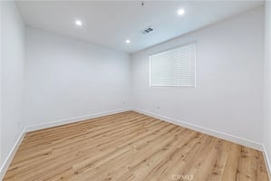 31590762