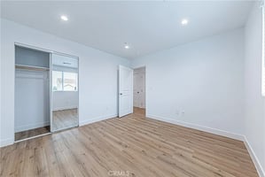 31590763