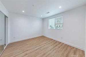 31590733