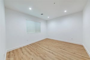 31590738