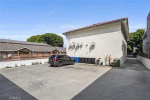 31591047