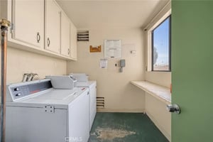 31591045