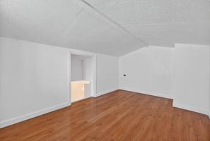 31593068