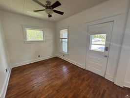 31597560