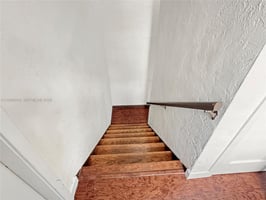31600279