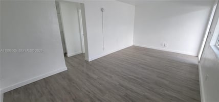 31600464