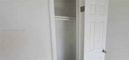 31600460