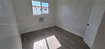 31600456