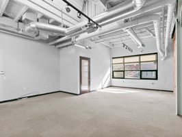 31601585