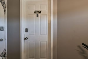 31605121
