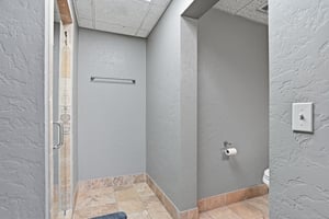 31708633